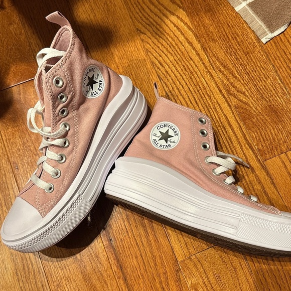 Converse High-Top Sneakers in Blush Pink size 4 - Picture 1 of 6
